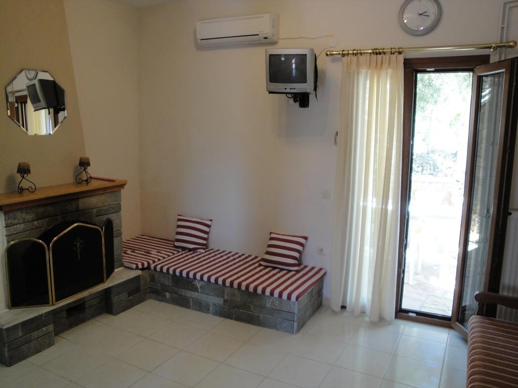 Paschos Apartment *